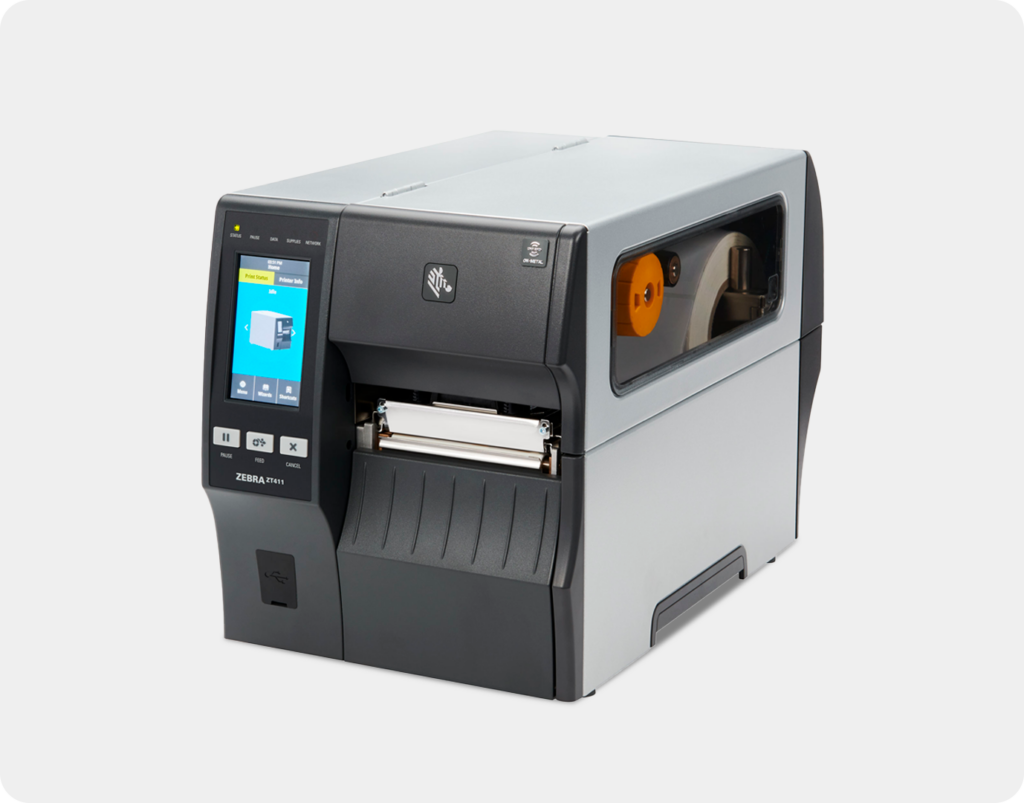 Impresora industrial Zebra ZT411R especializada para etiquetas RFID en superficies metálicas, diseñada para ofrecer alta precisión y durabilidad en los sistemas de trazabilidad y gestión de activos de Signus ID.