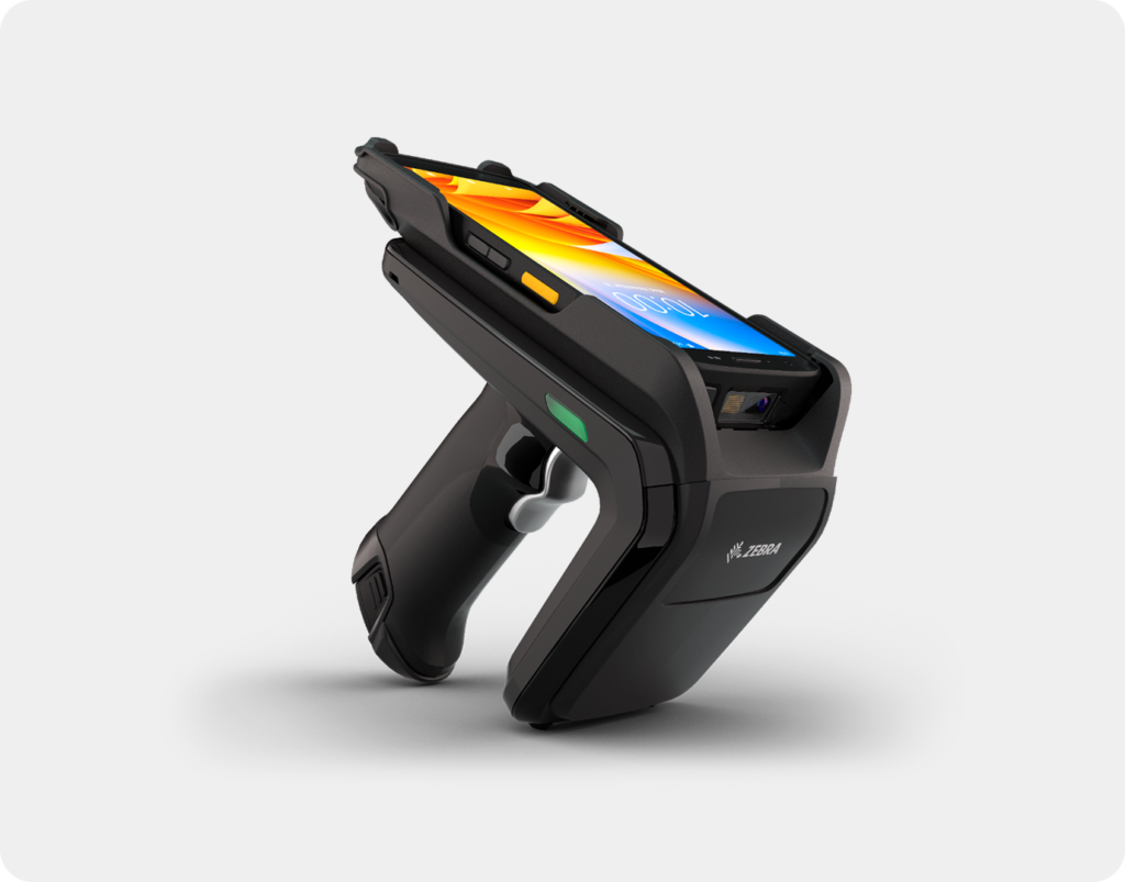 Dispositivo lector RFID Zebra RFD40 acoplado a una terminal móvil Zebra TC22, equipo especializado para la lectura de etiquetas y gestión eficiente de activos en las soluciones de Signus ID.